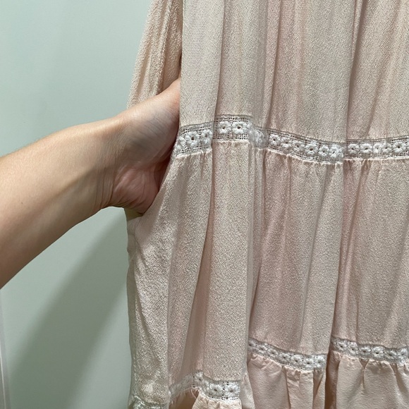 Elegant pale pink lace tiered sleeveless Dress - Picture 3 of 7